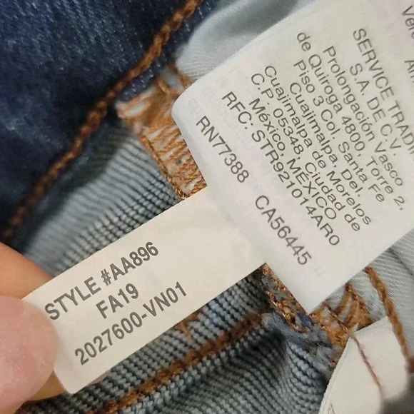 The Perfect Vintage Jean in Clearview Wash: Button-Front Comfort Stretch Edition - Picture 11 of 15